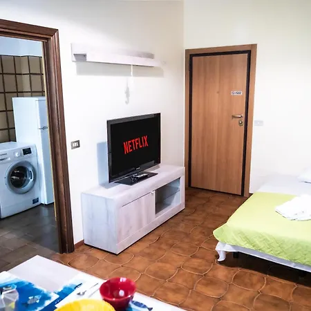 Apartment La Casa Di Carlotta Privat Parking Free 5 Min Dal Mare