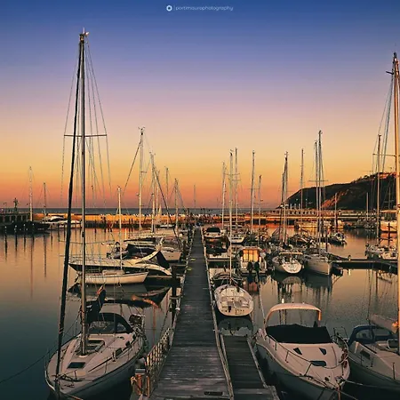 Apartment La Casa Di Carlotta Privat Parking Free 5 Min Dal Mare