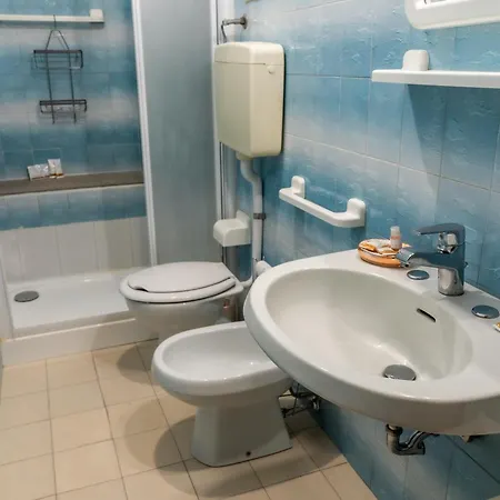 La Casa Di Carlotta Privat Parking Free 5 Min Dal Mare Apartment